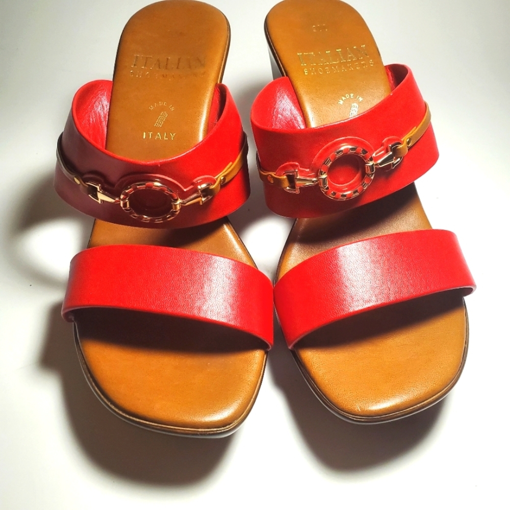 ITALIAN SHOEMAKERS Red Leather Wedge with Gold Buckle Size 9M - New - Picture 4 of 11